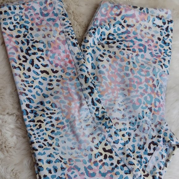 L'URV Pants - NWT  L'URV Pastel Animal Print Leggings 3/4 leg  Sz S